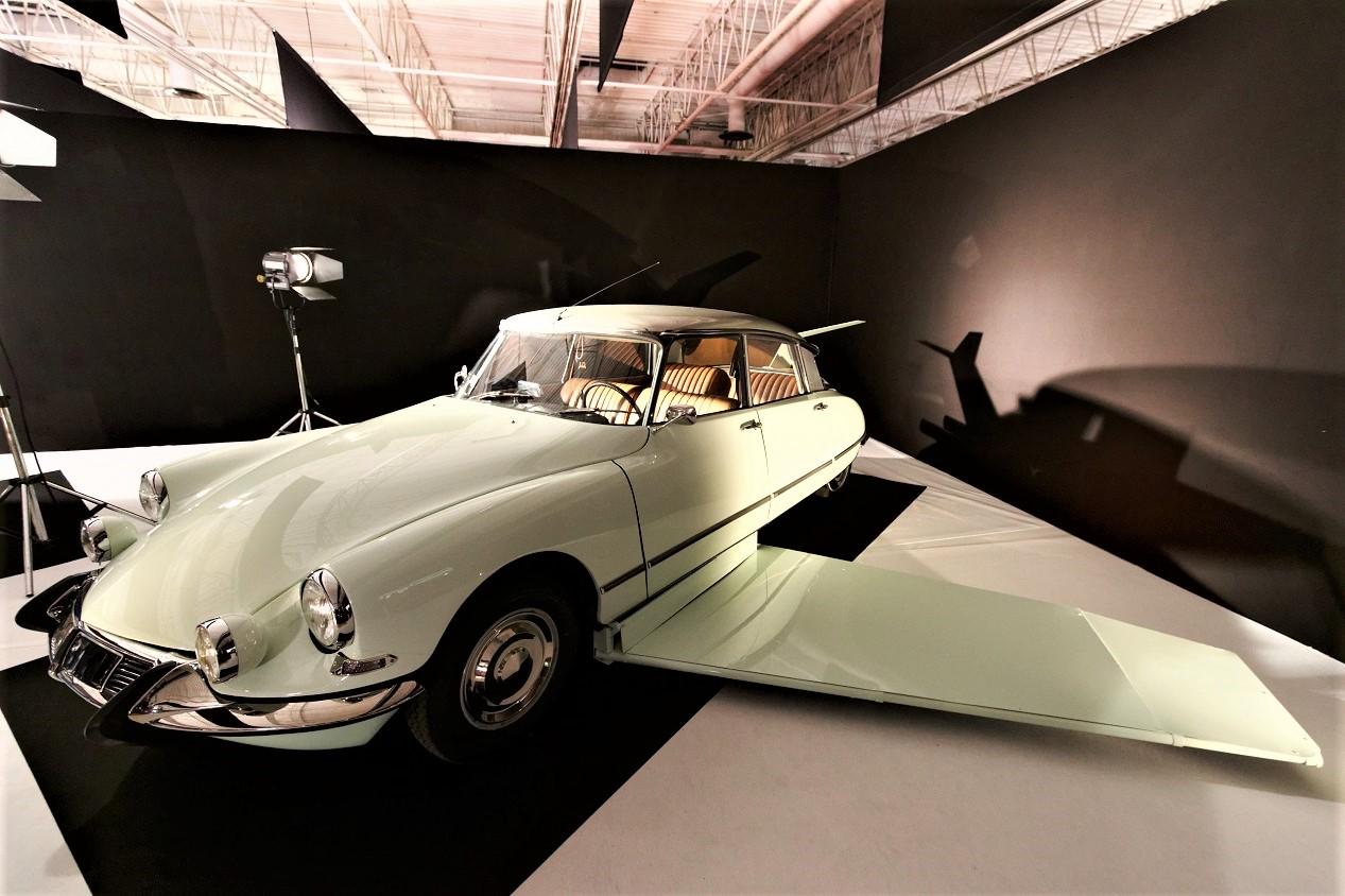 Citroen DS 19 1964 Mondial de lAutomobile de Paris 2016 resize 1