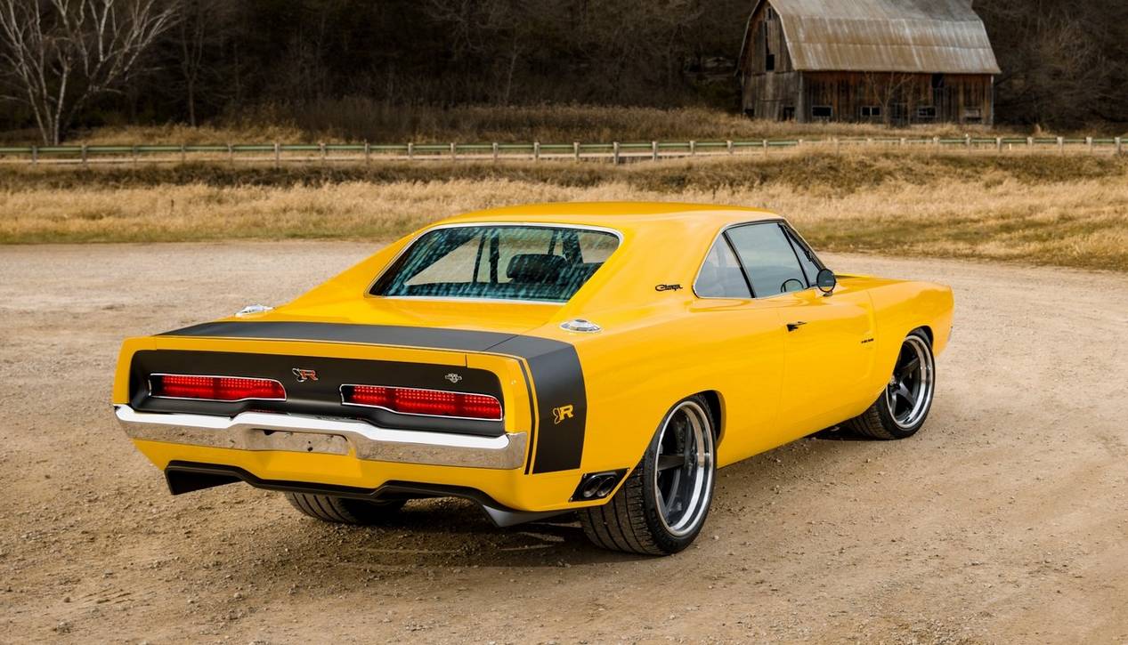Dodge Charger modèle 1969 jaune et noire restaurée et préparée par Ringbrothers, préparateurs à Spring Green dans le Wisconsin