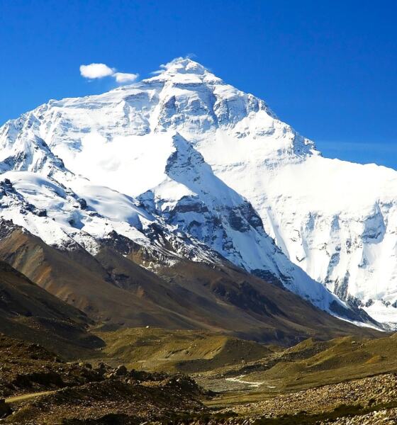 everest north face toward base camp tibet luca galuzzi 2006