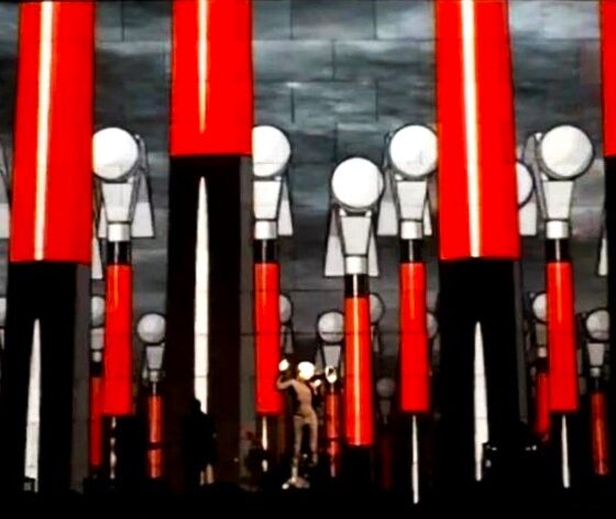 roger waters the wall live st louis 2010