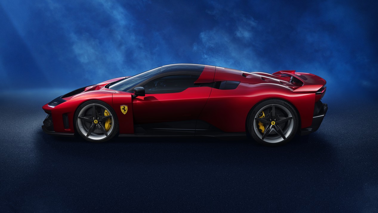 Ferrari F80 vue de profil