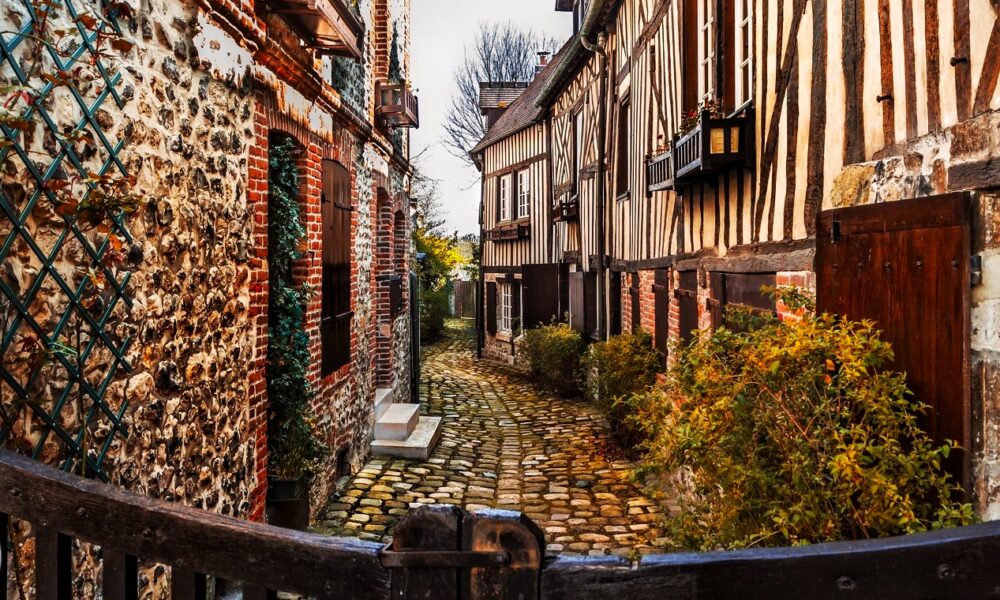 honfleur rue pavee pixabay