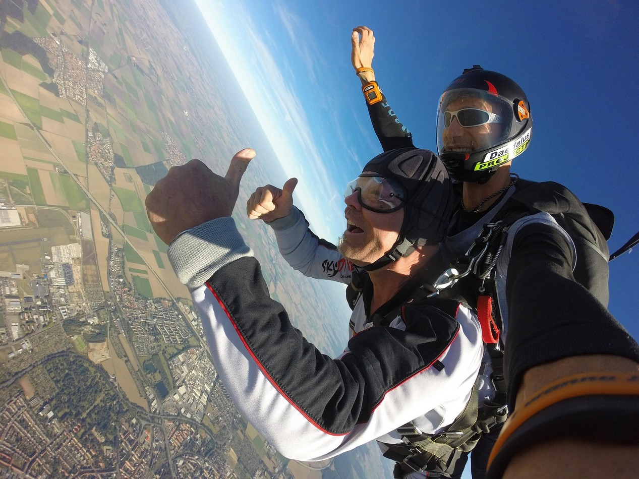 Saut à parachute en tandem