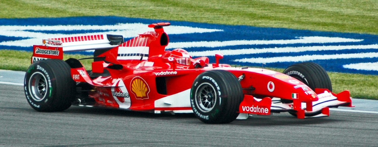 Michael Schumacher au volant de sa formule 1 Ferrari 2005 rouge V10 en 2005