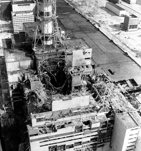 Réacteur numéro 4 de la centrale nucléaire de Tchernobyl, en Ukraine, après l'explosion du 26 avril 1986. Photo de la catastrophe prise par hélicoptère