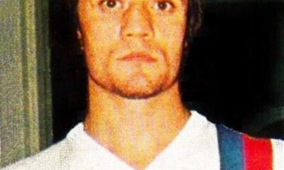 Photo du joueur de football français Bernard Lacombe, pour l'album Panini de l'Euro 1977, figurine N°107.