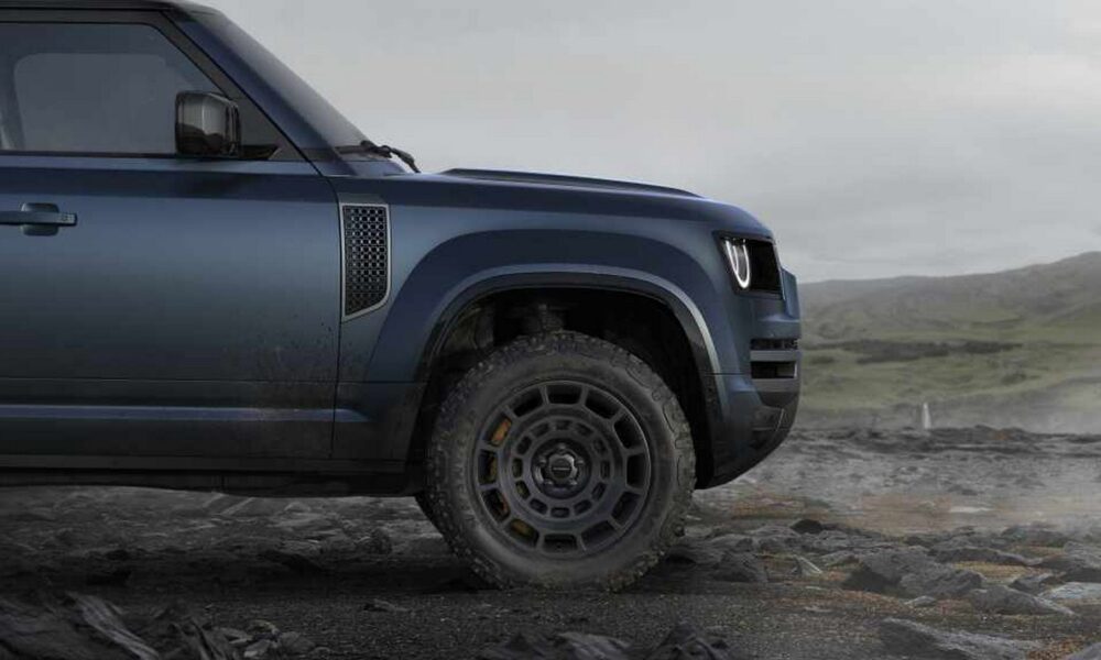 Le nouveau Land Rover Defender 2025 en couleur bleue