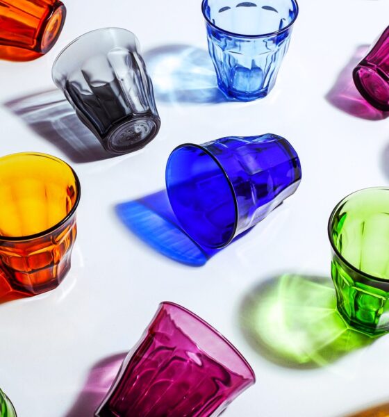 Gamme en couleurs des verres Duralex modèle Picardie, numérotés de 1 à 50