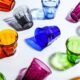 Gamme en couleurs des verres Duralex modèle Picardie, numérotés de 1 à 50