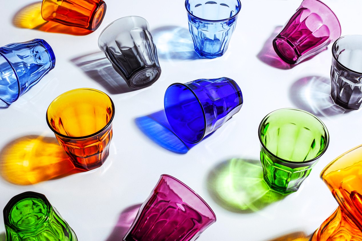 Gamme en couleurs des verres Duralex modèle Picardie, numérotés de 1 à 50