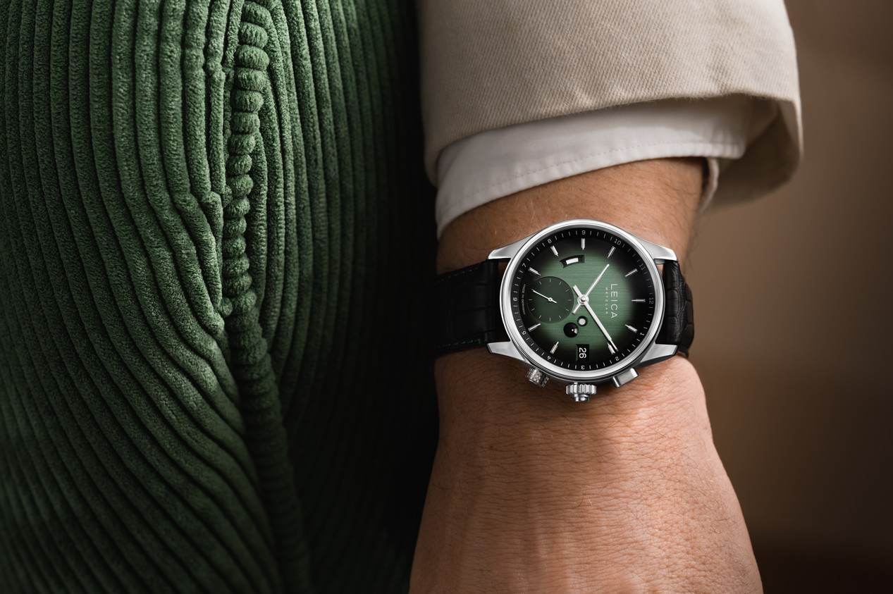 Montre Leica ZM2 modèle Urban Green avec bracelet en cuir noir sorti en mai 2025