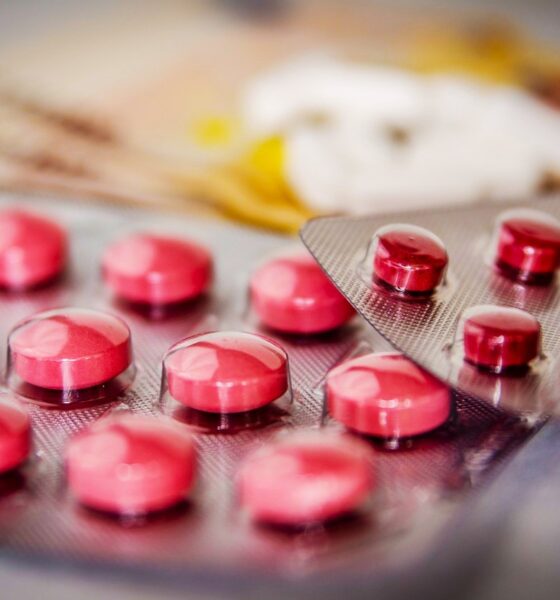 Tablettes de différents médicaments colorés