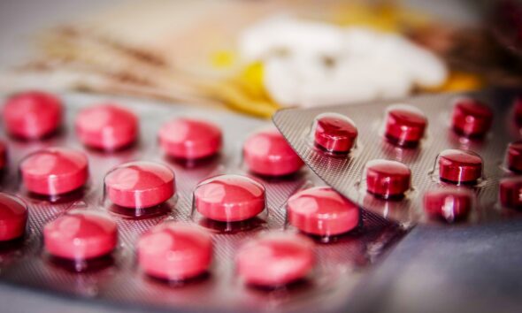 Tablettes de différents médicaments colorés