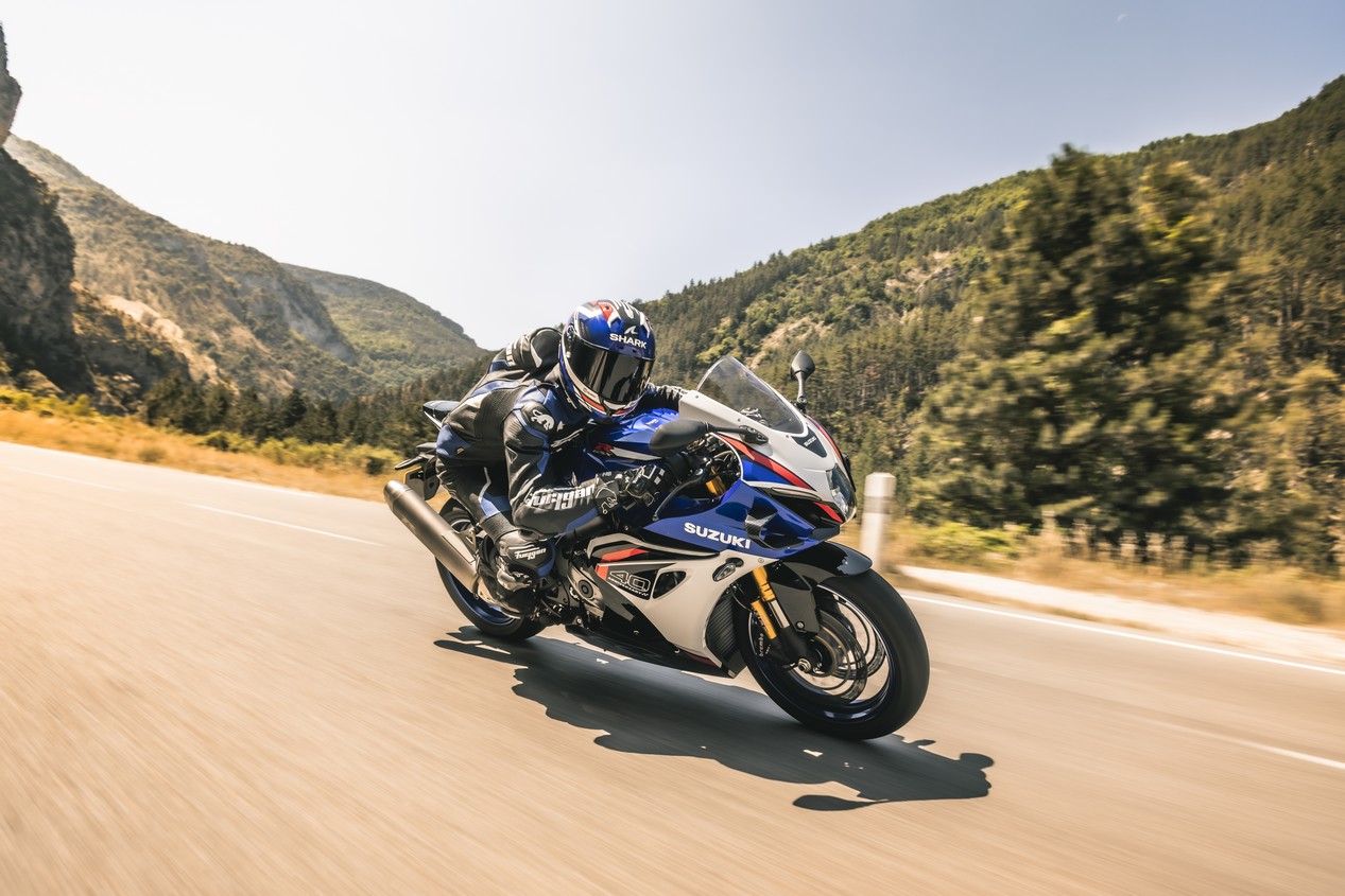 suzuki gsxr 1000 r 40 ans 2025 bleue 51