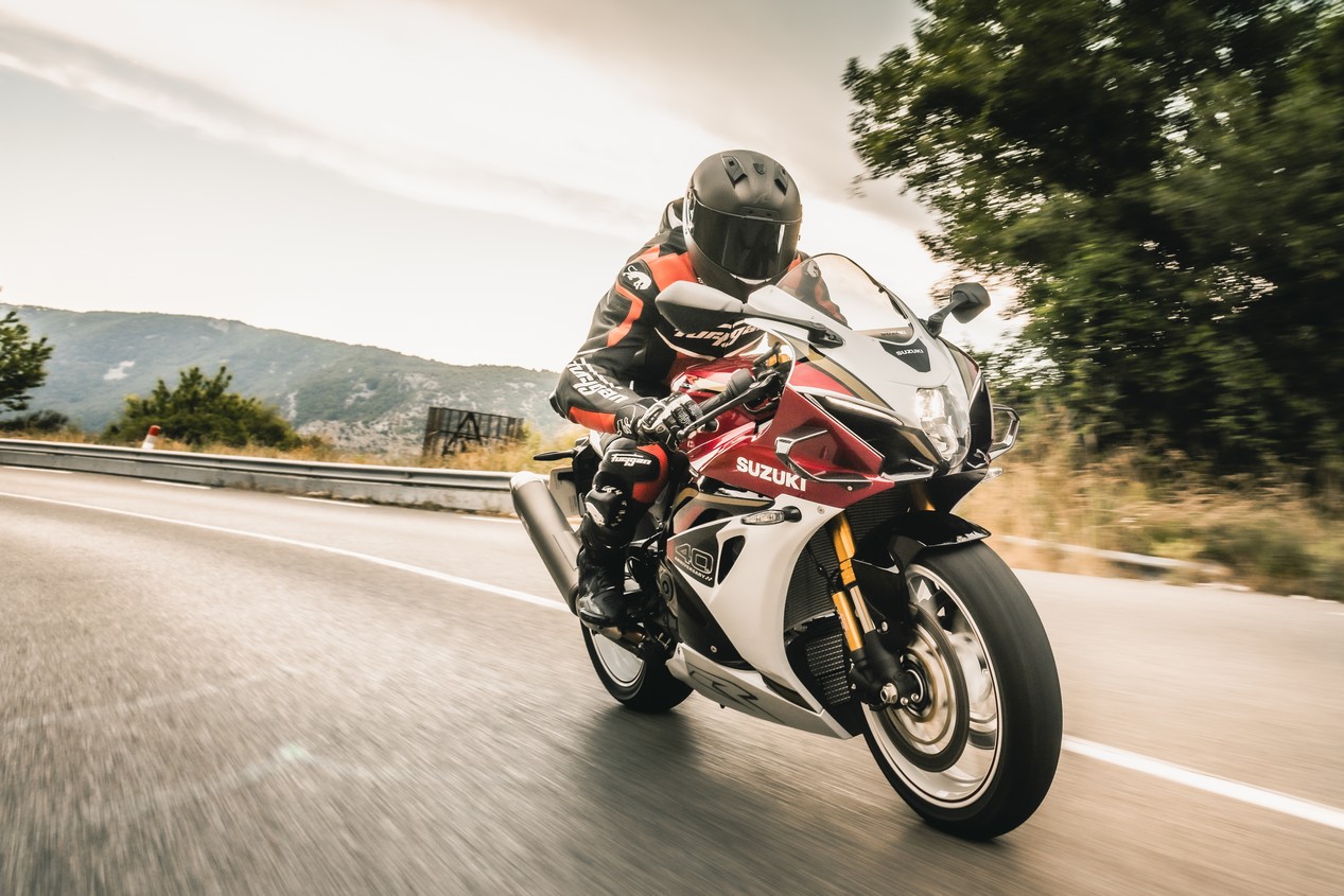 suzuki gsxr 1000 r 40 ans 2025 rouge 38