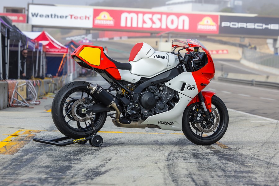 Moto Yamaha XSR900 GP modèle unique de 2025 destinée au pilote américain handicapé Wayne Rainey