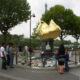 Flamme de la liberté à Paris 16ème, devenue la flamme Lady Di en hommage à la princesse Lady Di morte dans un accident le 31 août 1997