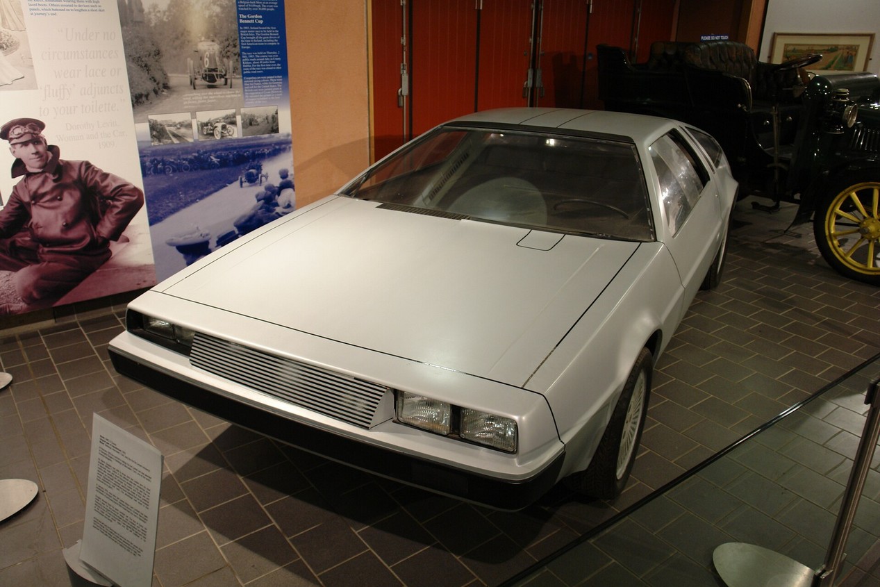 Maquette de la voiture De Lorean DMC 12 exposée dans un musée allemand : le Ulster Transport Museum