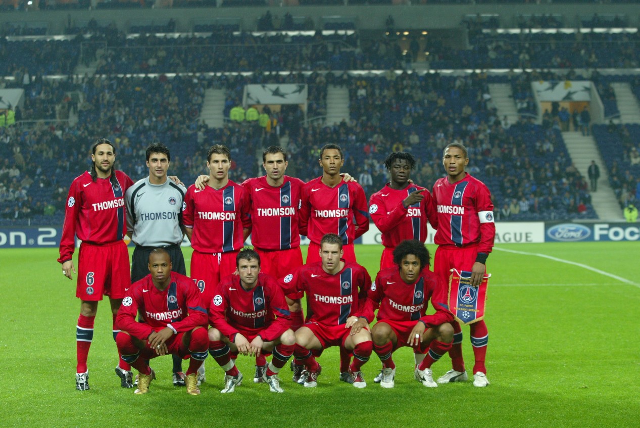 Photo en couleurs de l'équipe du PSG en 2004-2005