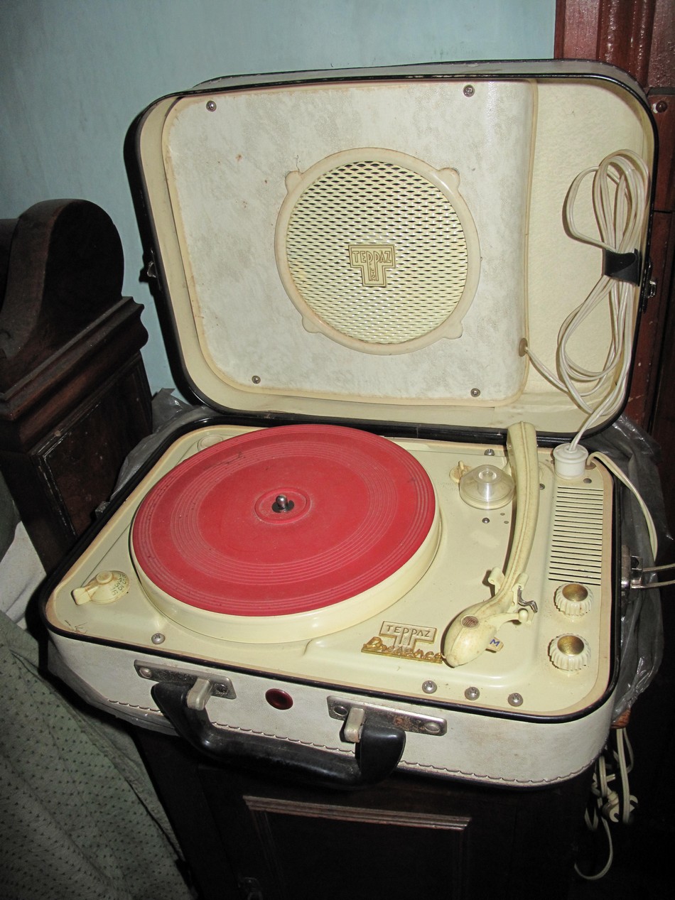 Tourne-disques Teppaz blanc et rouge