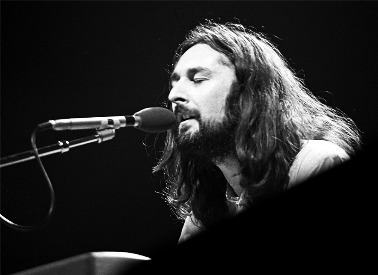 Photo noir et blanc de Rick Davies, le fondateur et chanteur/claviériste du groupe de rock anglais Supertramp en concert à Zürich le 9 décembre 1979.