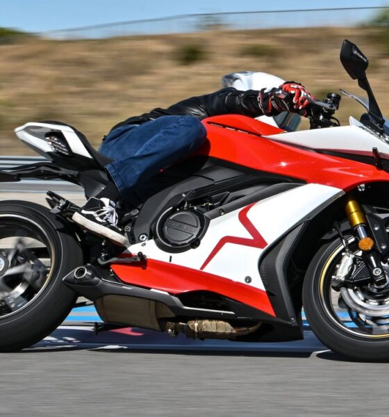 Nouvelle moto sportive de la marque française Mash : la Mash K750 couleur blanc/rouge modèle 2025