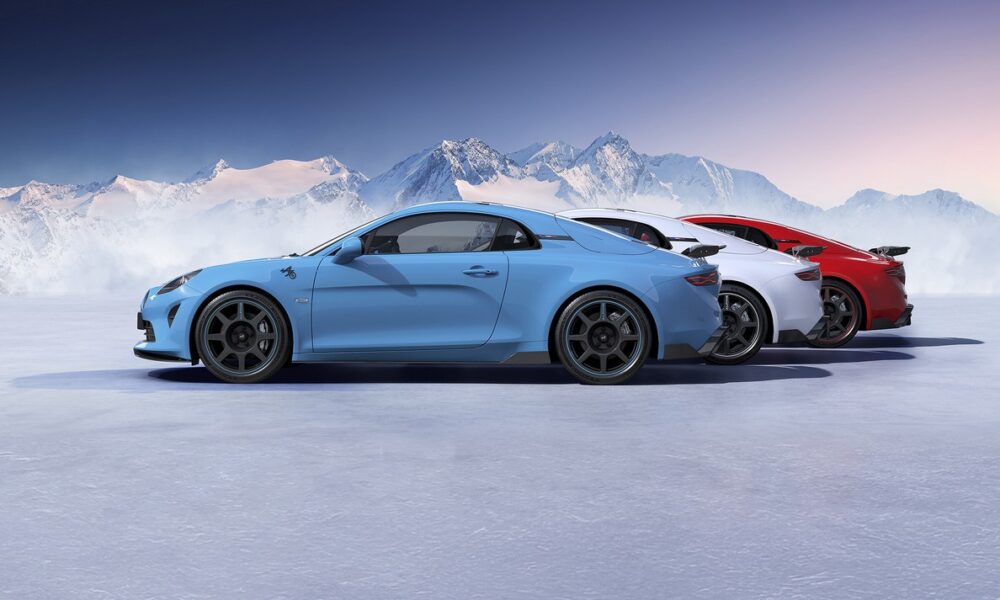 Alpine A110 modèle 2025 en coloris bleu, blanc et rouge
