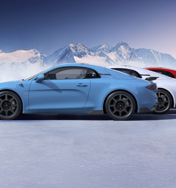 Alpine A110 modèle 2025 en coloris bleu, blanc et rouge