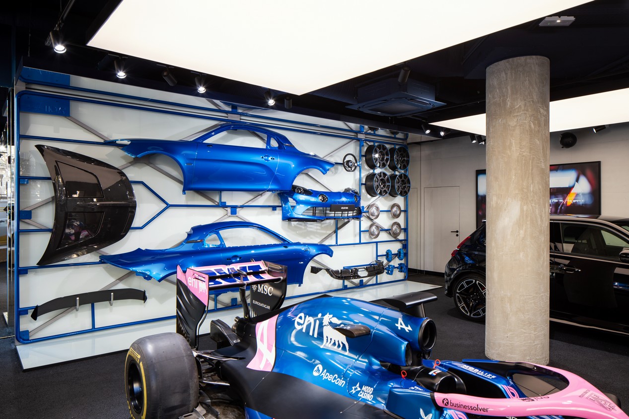 alpine paris 4