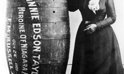 Annie Edson Taylor en 1901, la femme qui s'est jeté dans les chutes du Niagara à l'intérieur d'un tonneau.