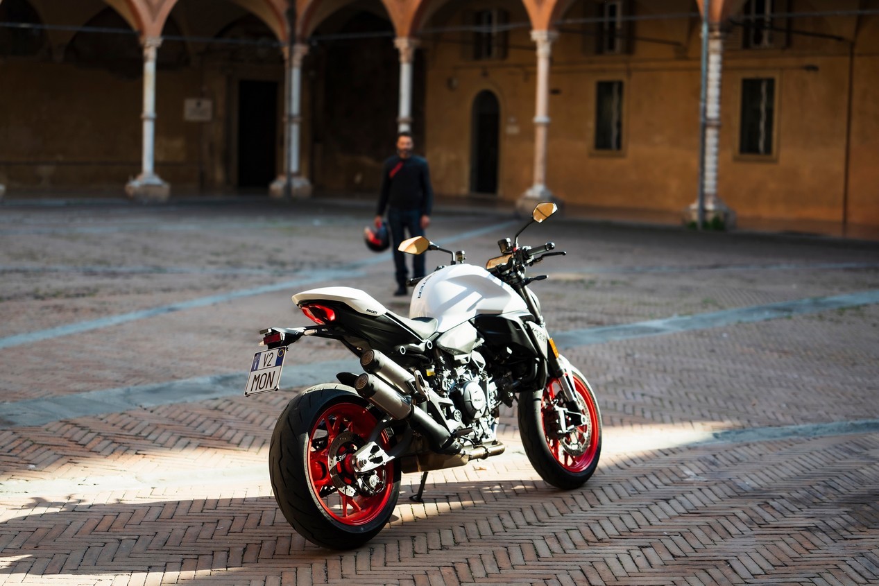 ducati monster 8