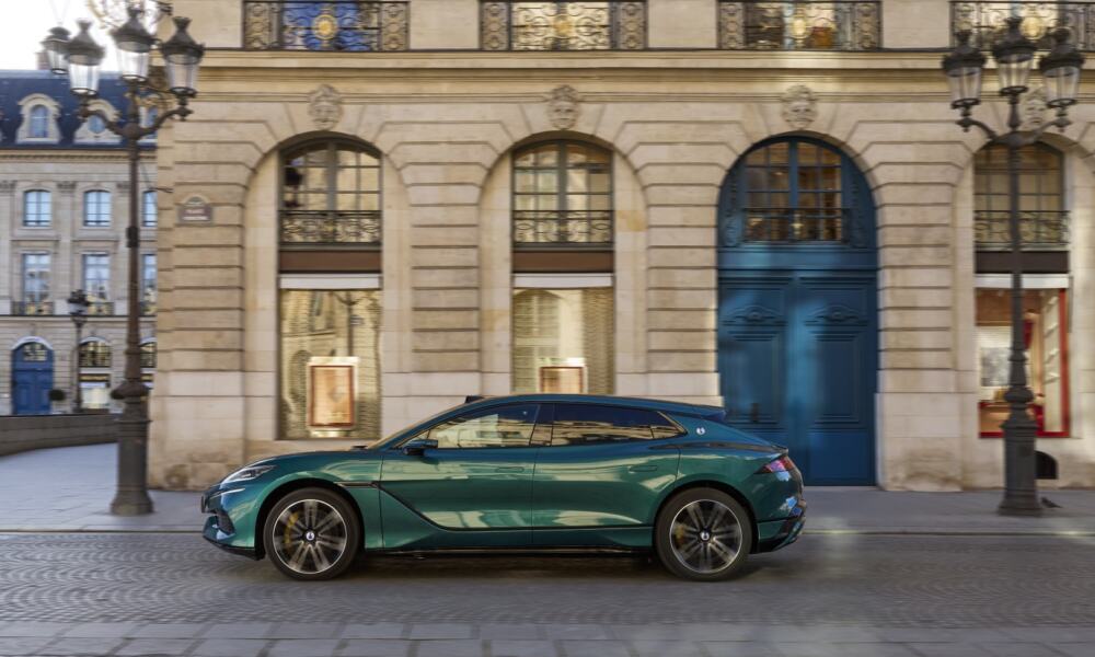 BYD DENZA Z9 GT dans les rues de Paris