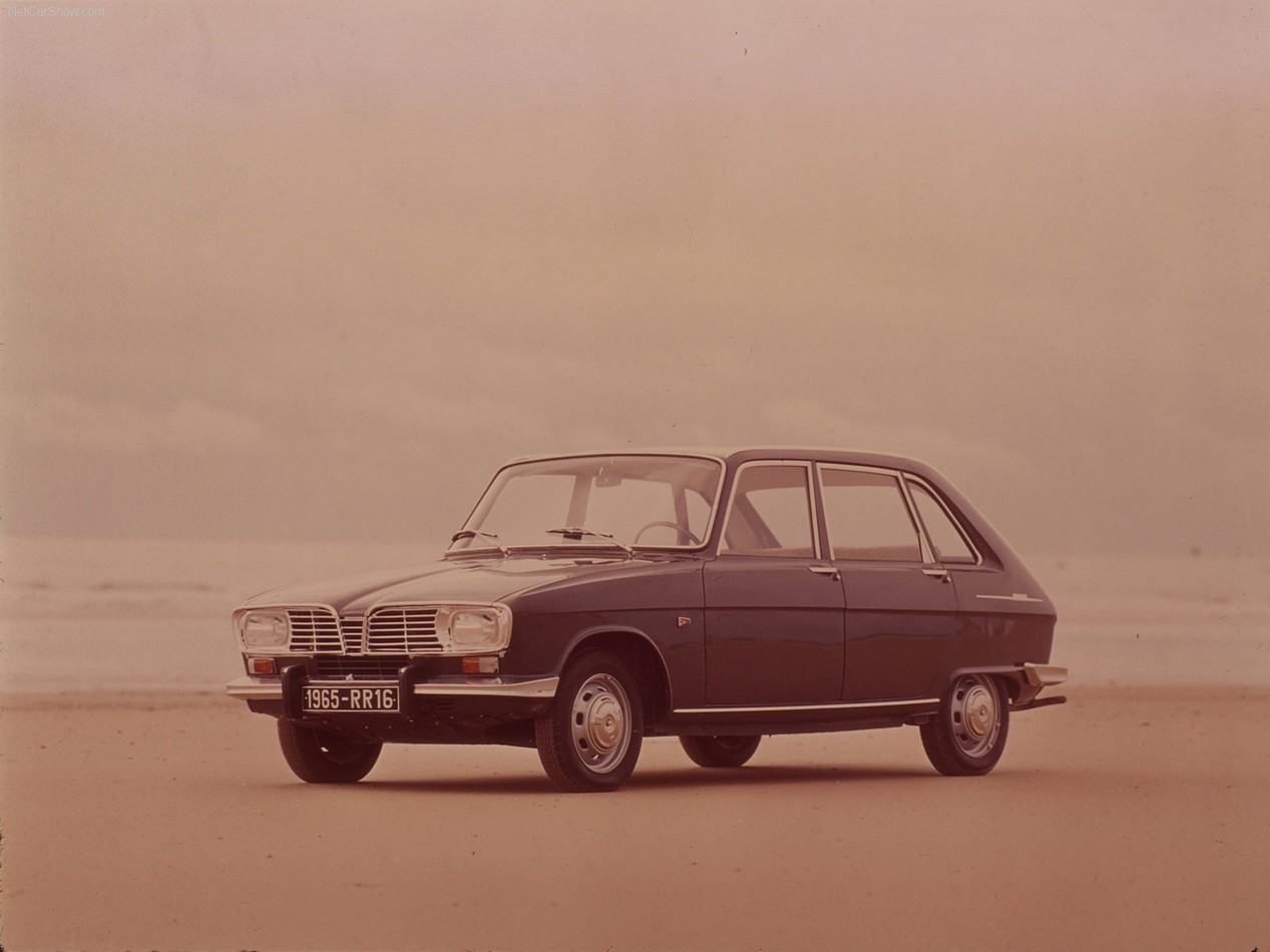 Renault 16 de 1965 sur la plage