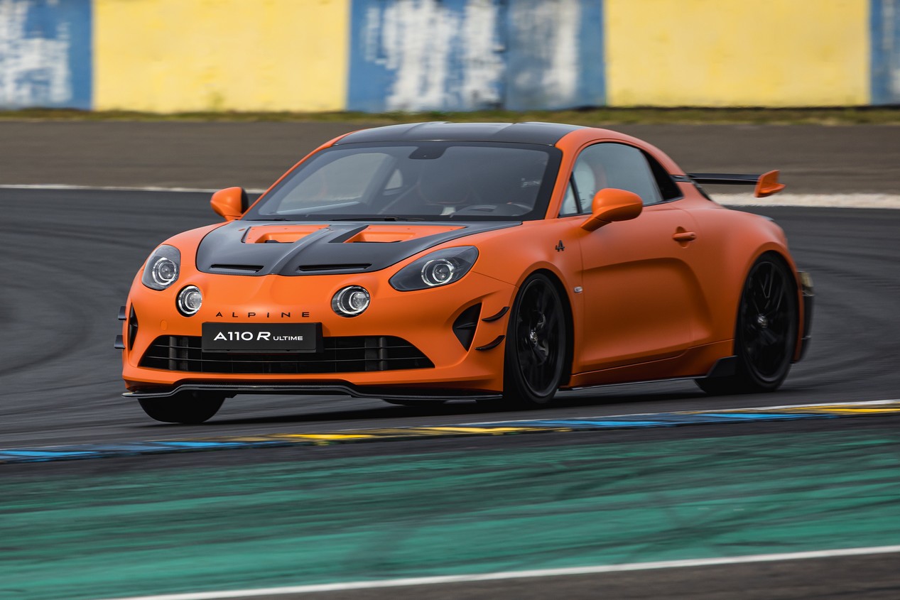 Nouvelle Alpine A110 R modèle 2026 coloris orange solaire mat