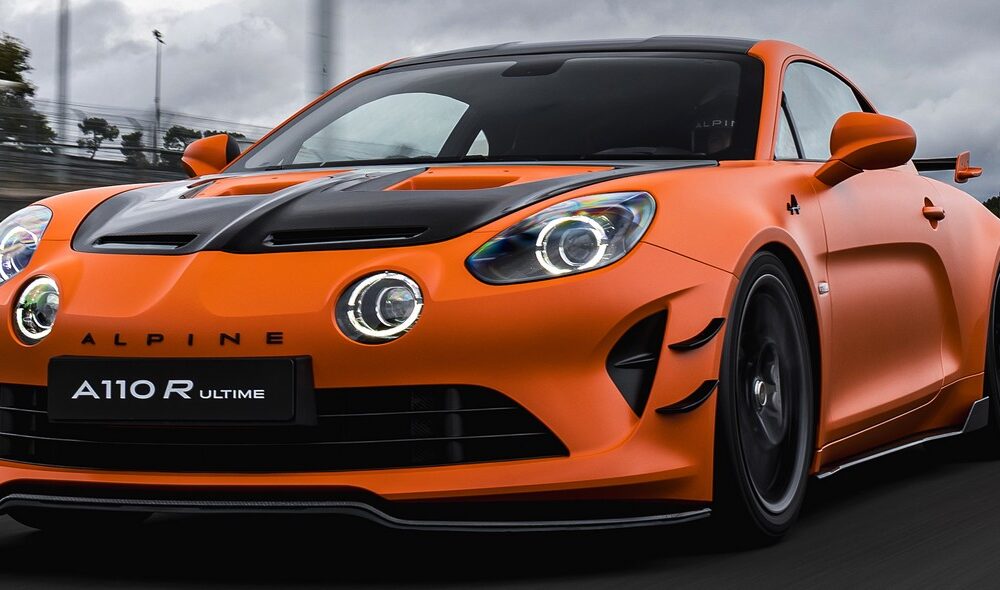 Nouvelle Alpine A110 R Ultime en coloris orange solaire sur le circuit du Mans, modèle 2026