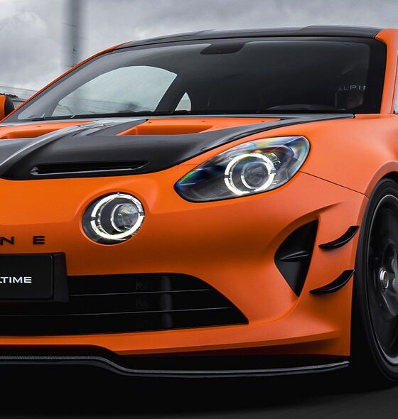 Nouvelle Alpine A110 R Ultime en coloris orange solaire sur le circuit du Mans, modèle 2026