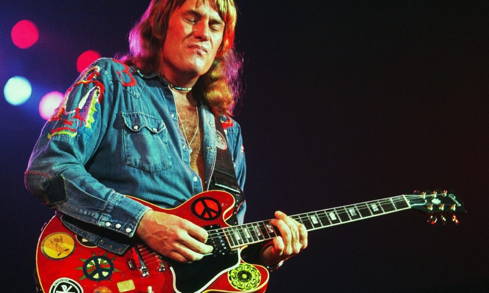 Le chanteur et guitariste du groupe de rock anglais TEN YEARS AFTER