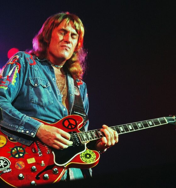 Le chanteur et guitariste du groupe de rock anglais TEN YEARS AFTER