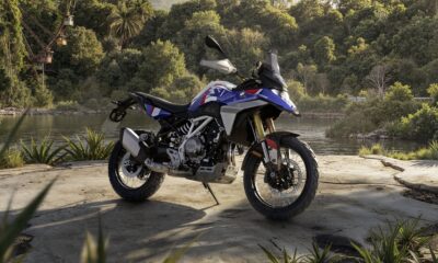 Nouvelle moto Bmw F450 GS modèle 2026 couleur bleue et blanche