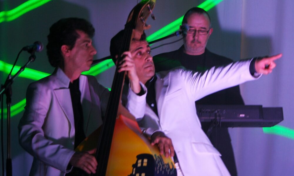 Le groupe de Rockabilly français Les Forbans le 28 février 2010 en concert à Ornexpo