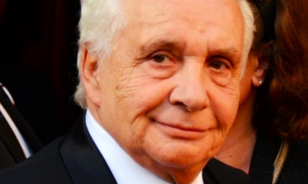 Le chanteur français Michel Sardou le 2 juin 2014 lors de la cérémonie des Molières à Paris