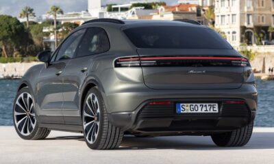 SUV Porsche Macan 4 modèle 2025 stationné