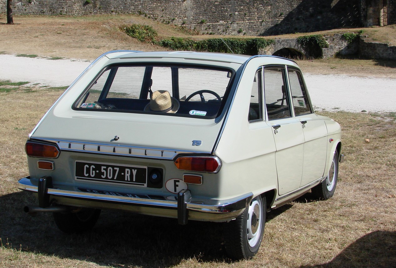 Renault 16 TS beige de 1968 vue arrière
