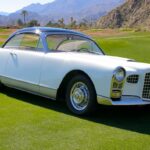Voiture de luxe française Facel Vega FV1 de 1955 à l'arrêt