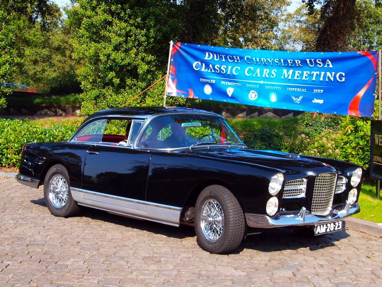 Voiture ancienne française de luxe Facel Vega HK 50 de 1960 de couleur noire