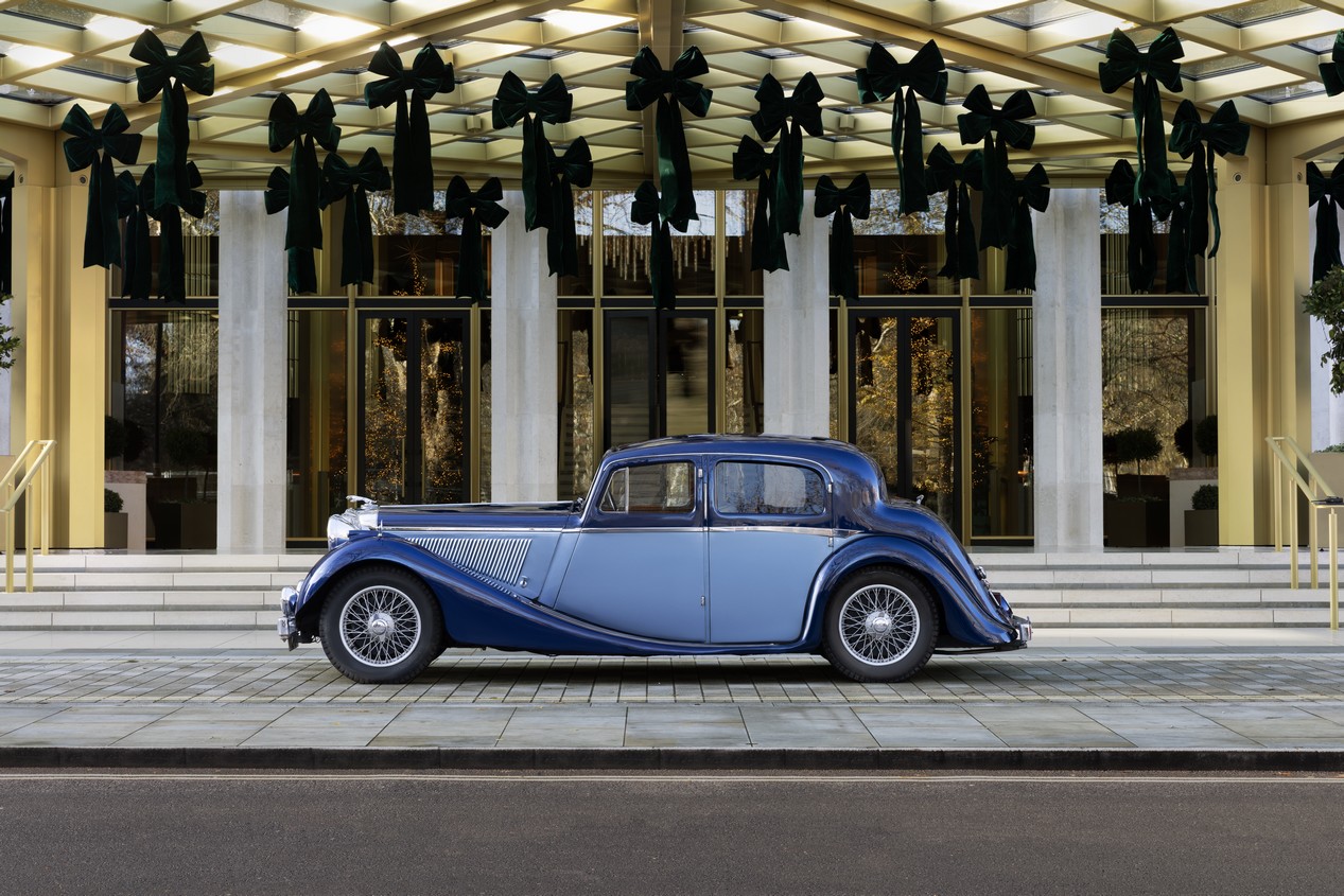Jaguar SS de 1935 de couleur bleue garée à Londres