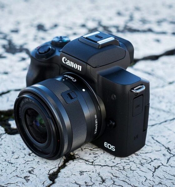 Appareil photo de type reflex marque Canon modèle EOS