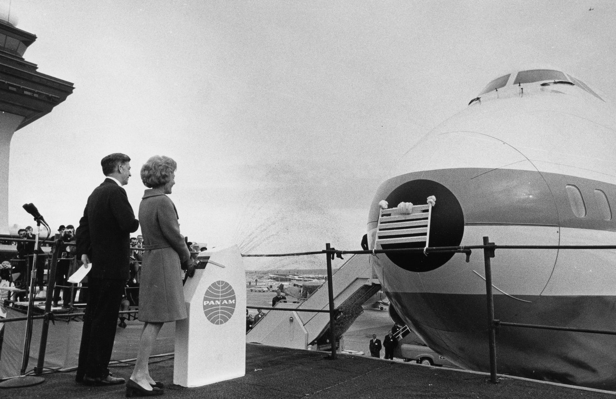 Pat Nixon inaugurant le nouveau Boeing 747 le 15 janvier 1970