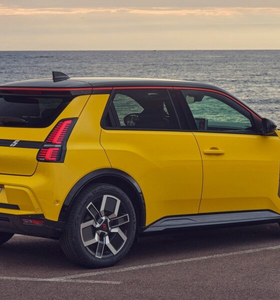 Renault 5 E-Tech électrique de couleur jaune modèle 2025