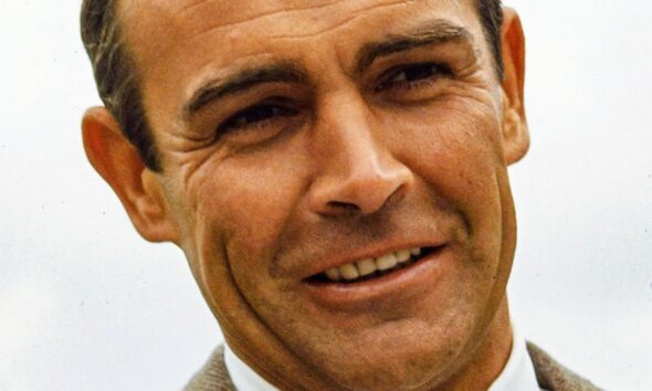 L'acteur britannique Sean Connery sur le tournage de James Bond en 1964